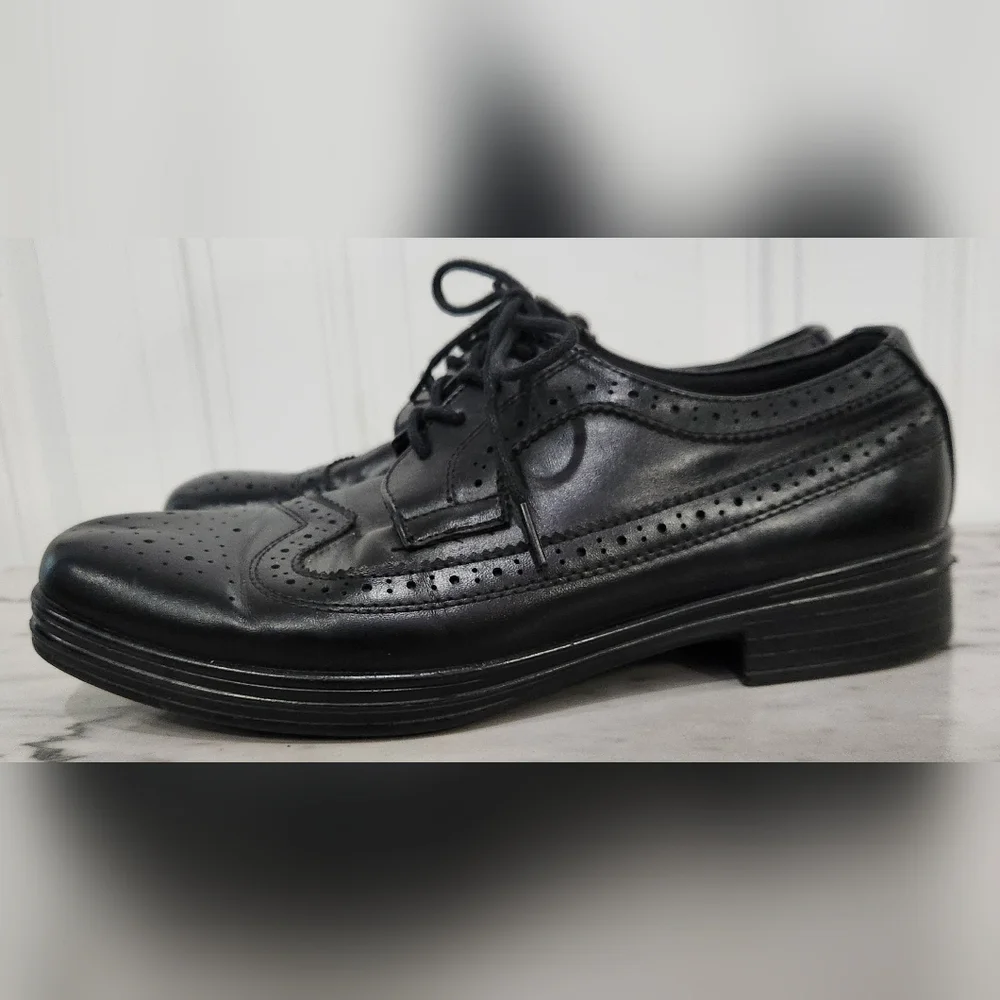 Deer Stags Ace wingtips kid's black dress shoes size 5w  LIKE NEW CONDIT…